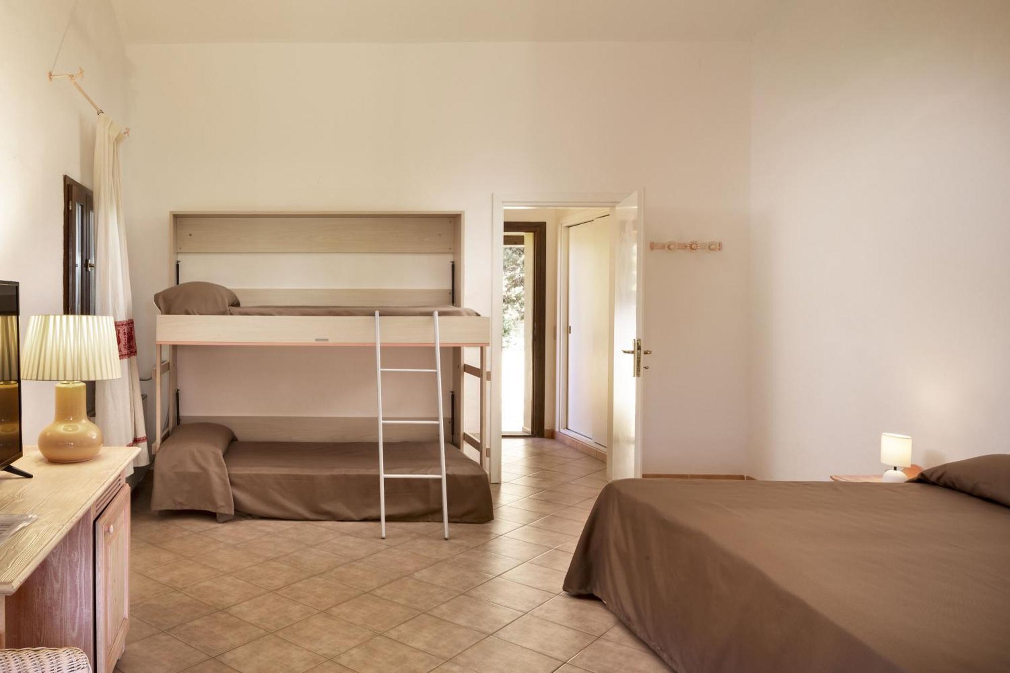 Hotel Sole Mare Baja Sardinia Exterior photo