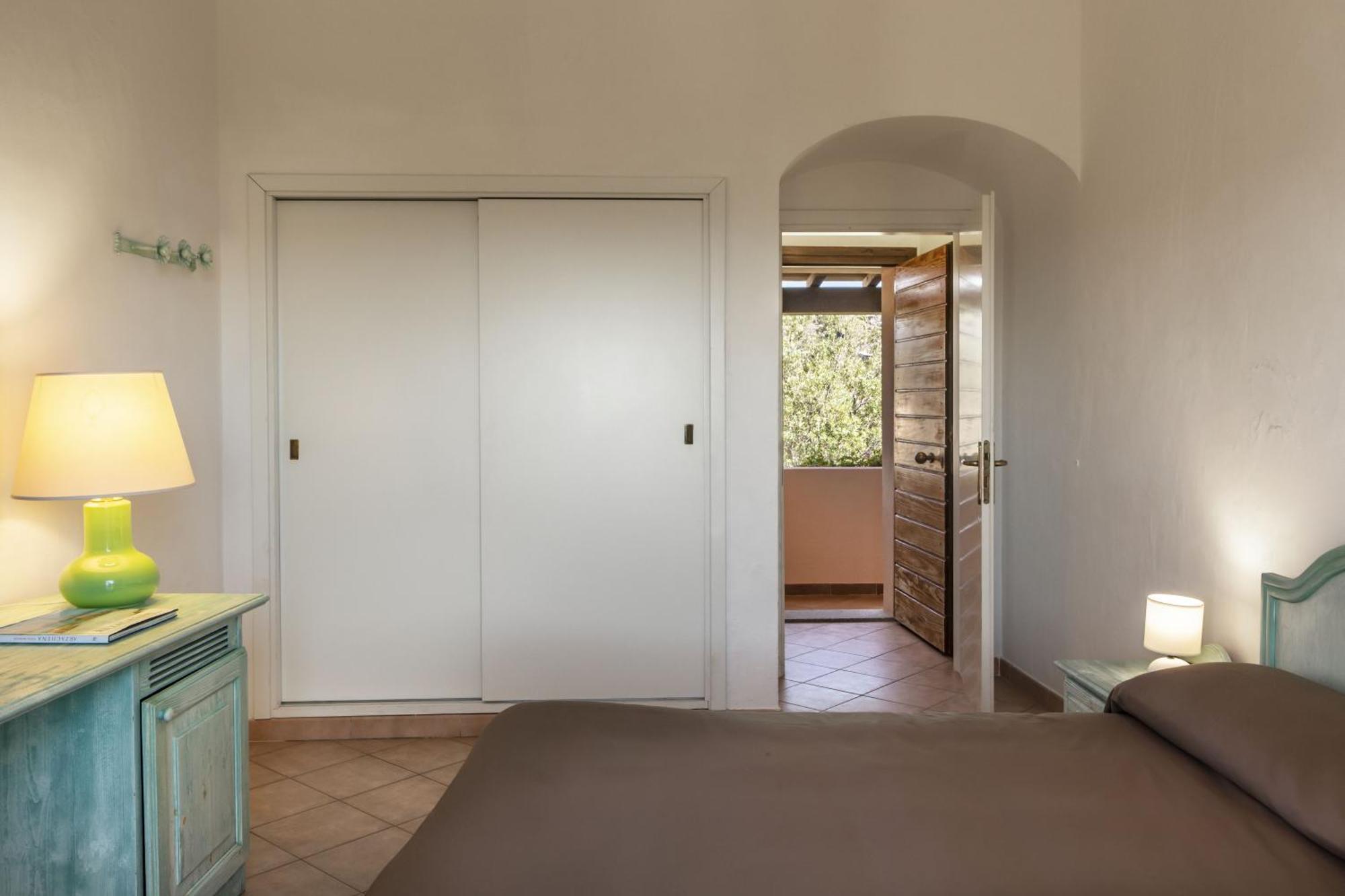 Hotel Sole Mare Baja Sardinia Exterior photo