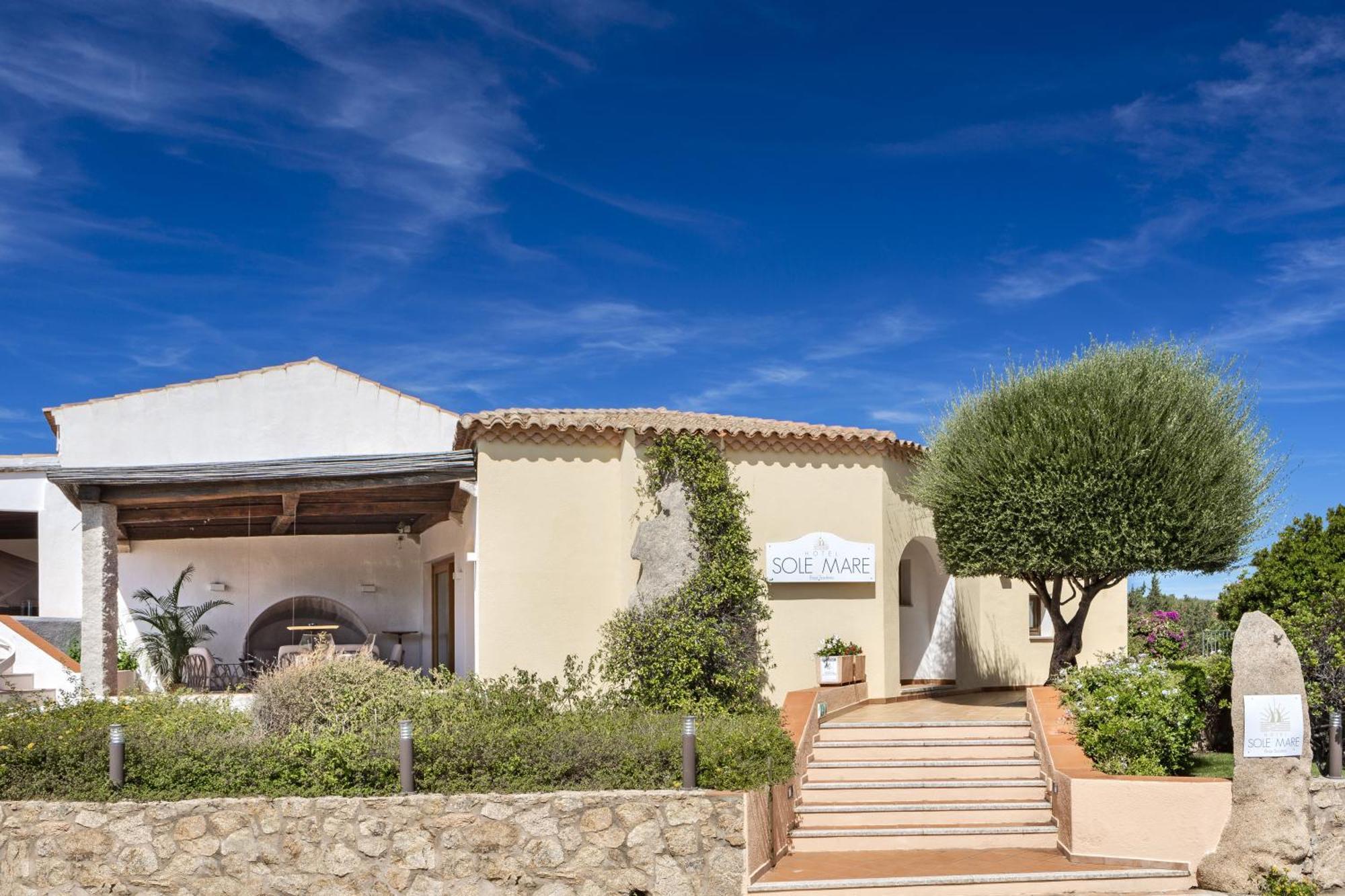 Hotel Sole Mare Baja Sardinia Exterior photo