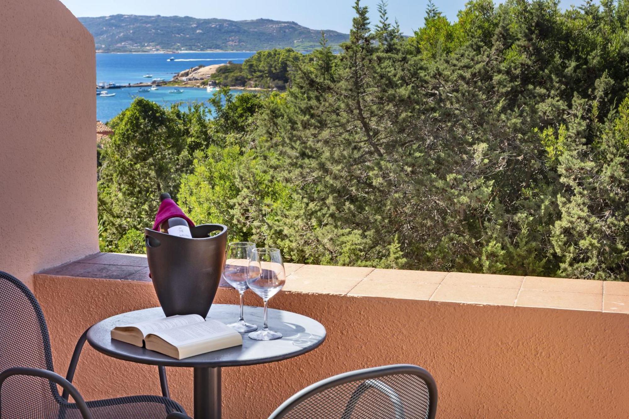 Hotel Sole Mare Baja Sardinia Exterior photo