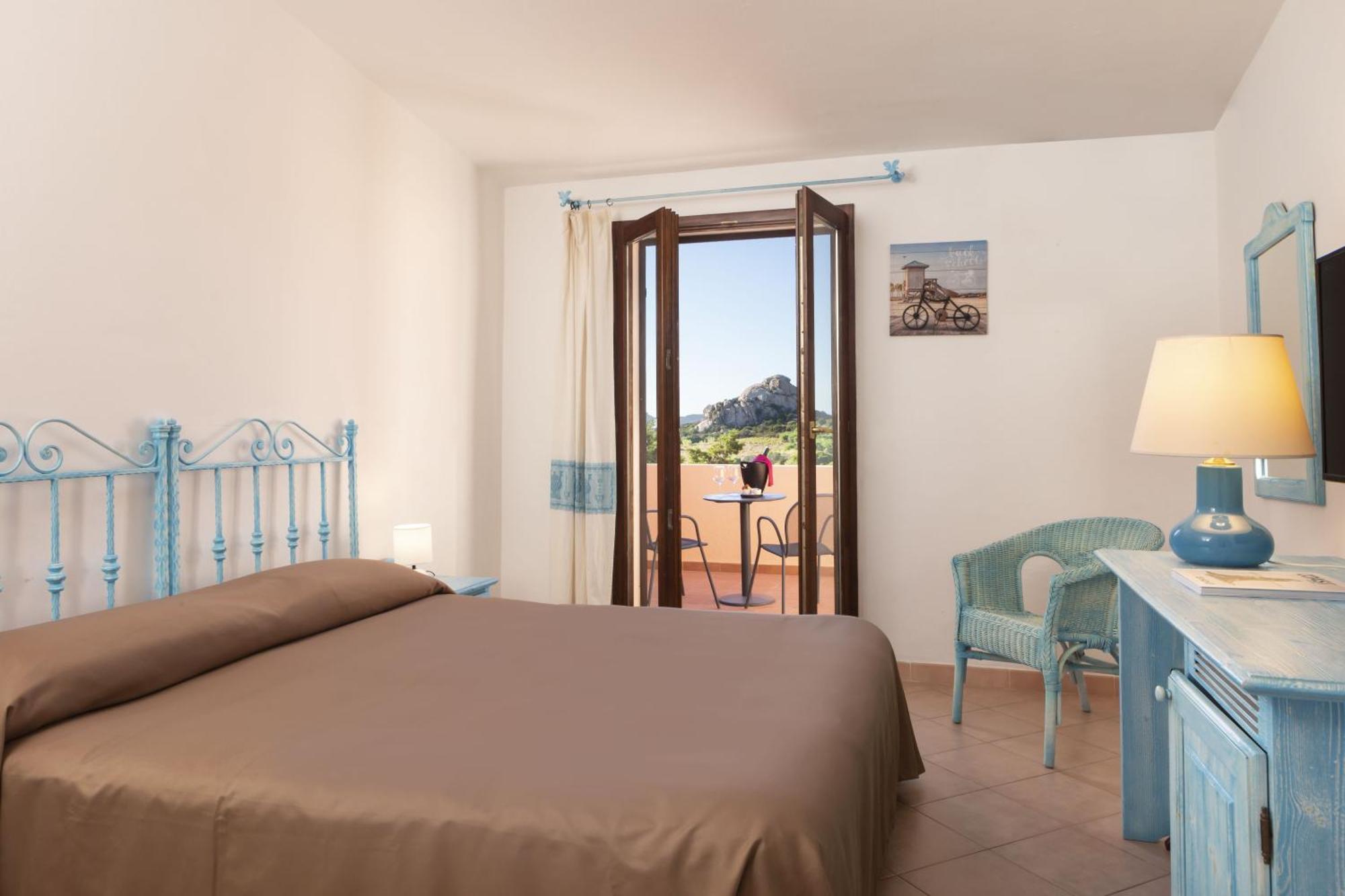 Hotel Sole Mare Baja Sardinia Exterior photo