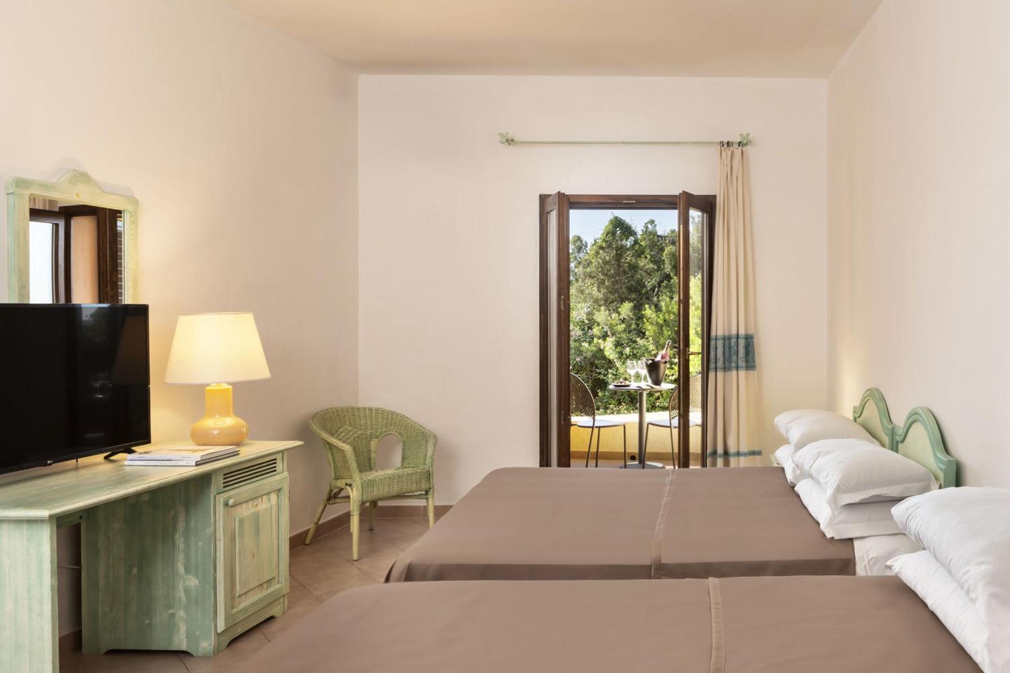 Hotel Sole Mare Baja Sardinia Exterior photo