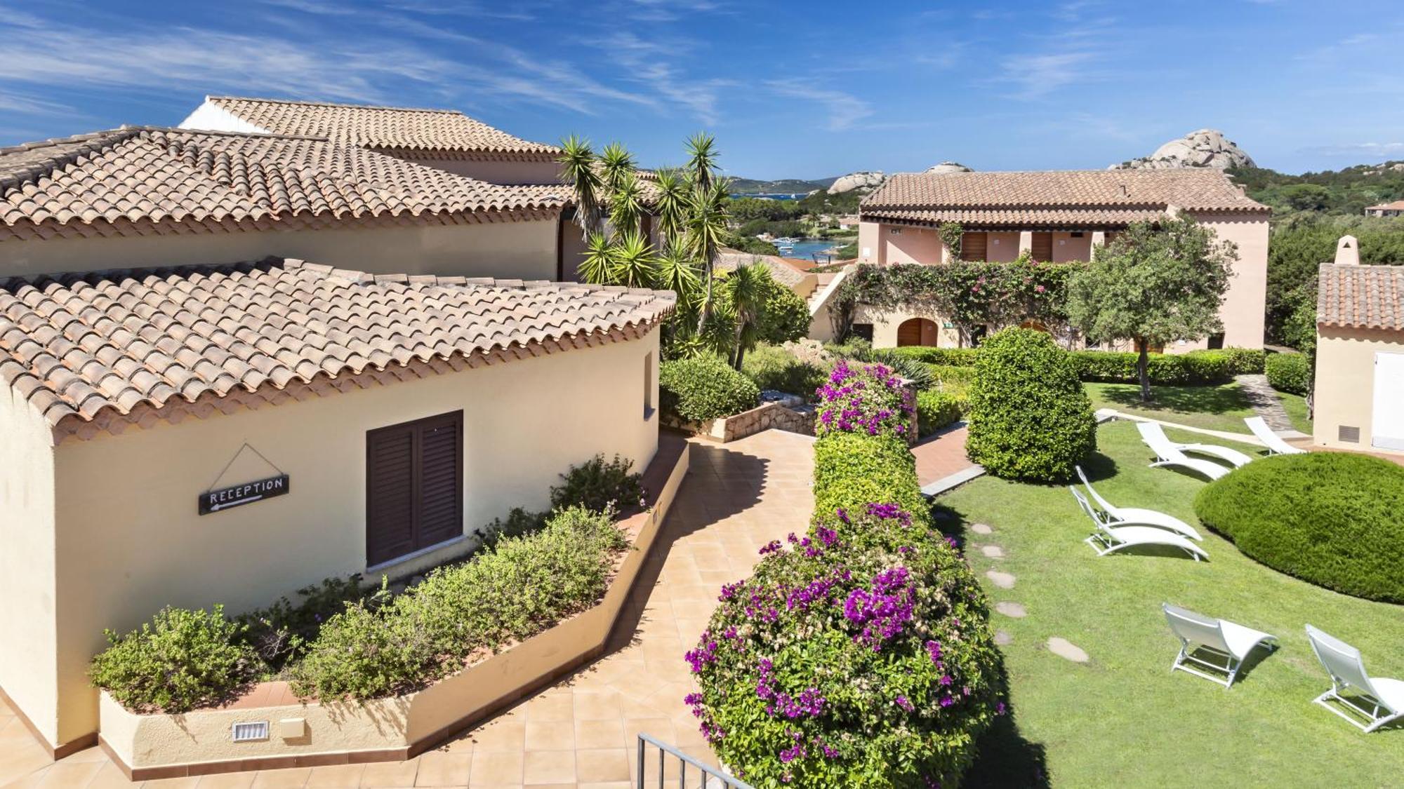 Hotel Sole Mare Baja Sardinia Exterior photo