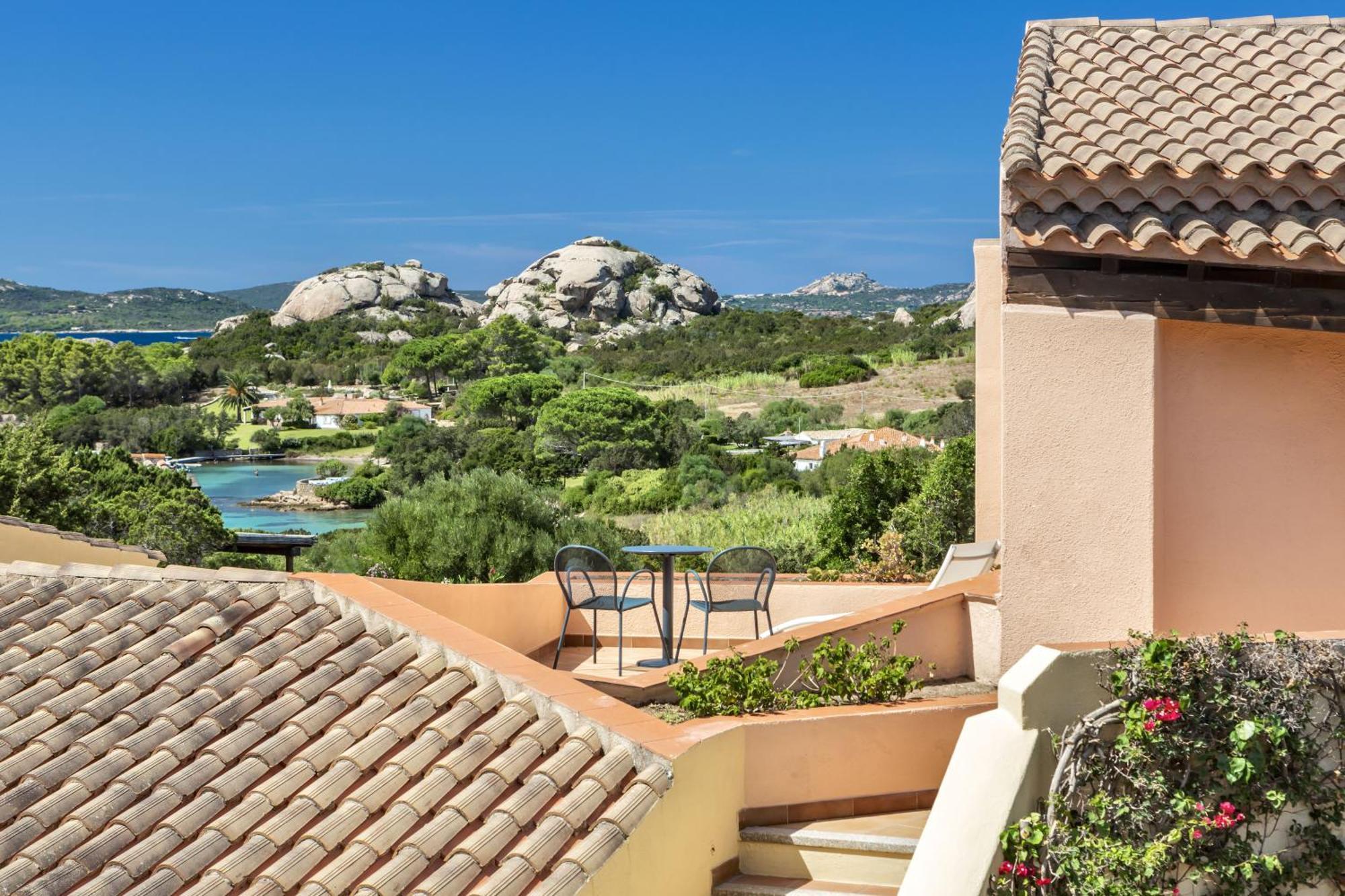 Hotel Sole Mare Baja Sardinia Exterior photo