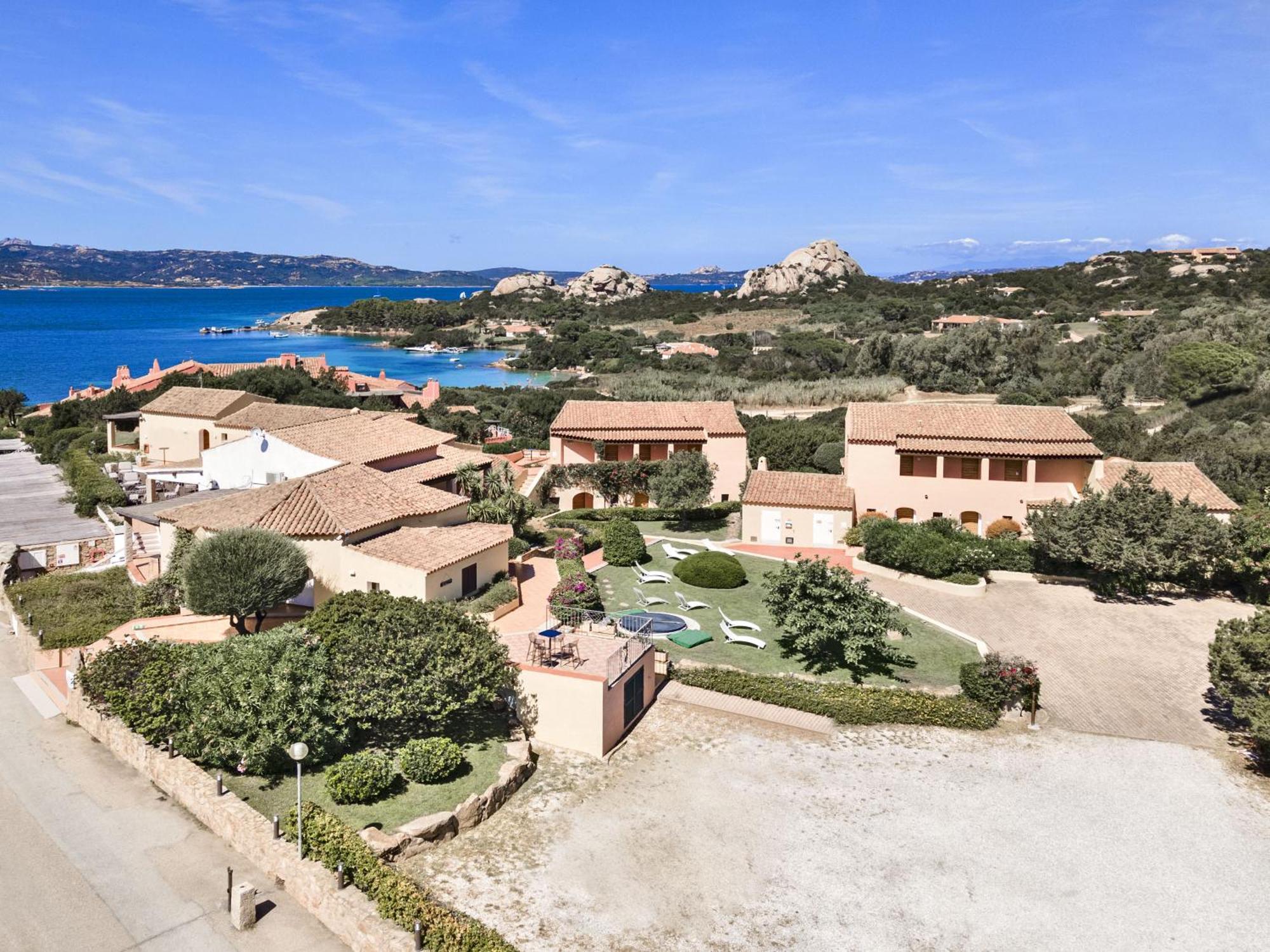 Hotel Sole Mare Baja Sardinia Exterior photo