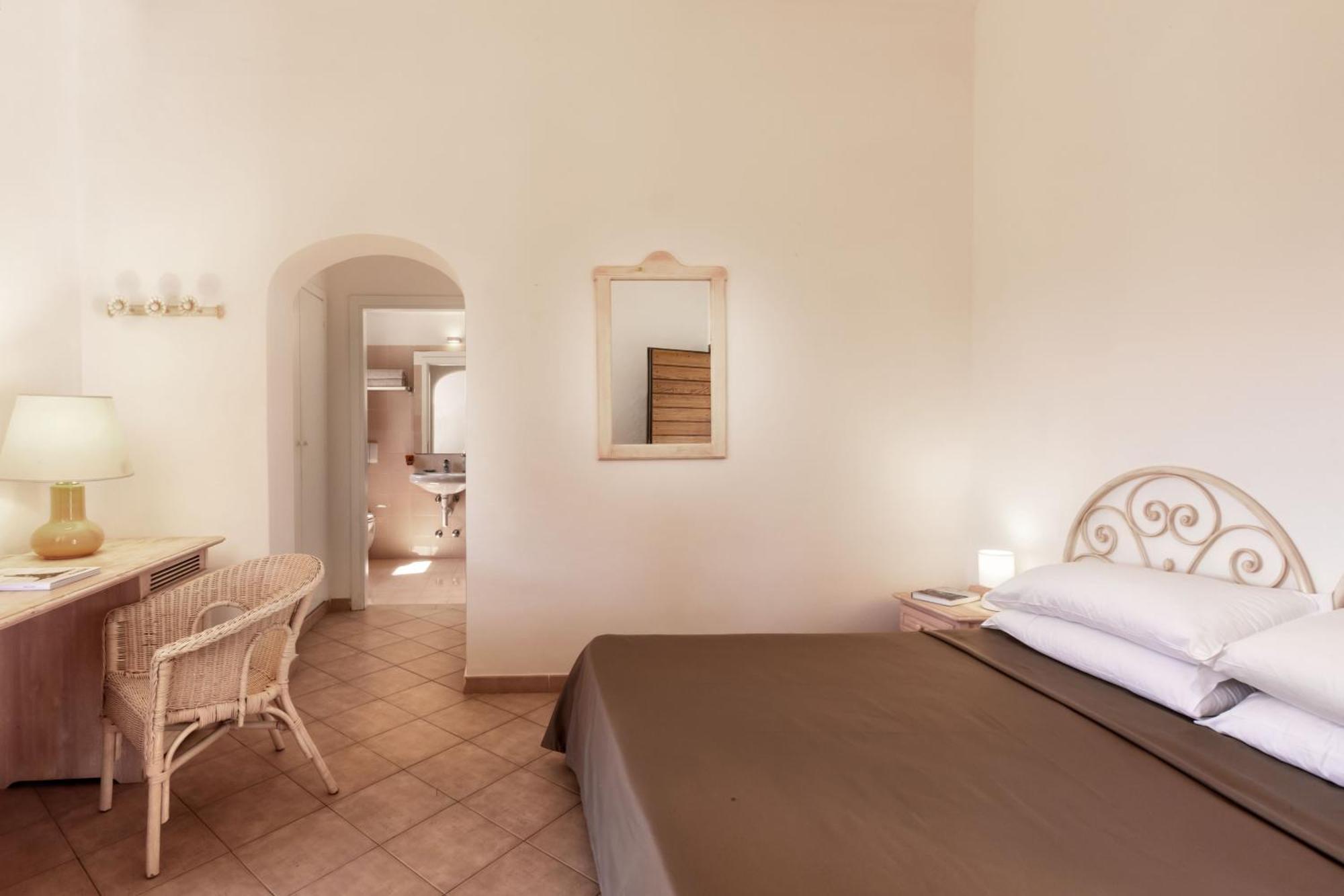 Hotel Sole Mare Baja Sardinia Exterior photo